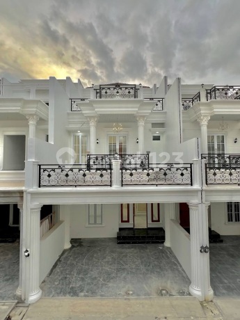 Rumah Mewah + Rooftop Dekat Toll Di Jl. Moh. Kahfi 1, Jagakarsa Jaksel