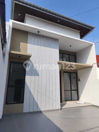 Dijual Rumah 1 Lantai dengan High Ceiling di Cluster Taman Harapan Baru