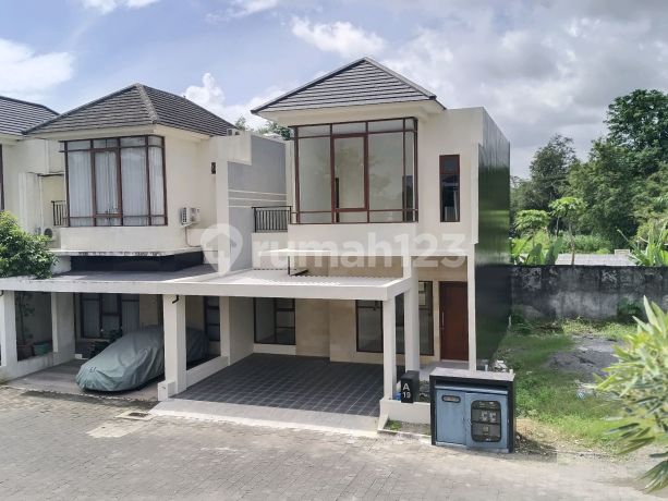 Rumah Dijual 4 Kamar Tidur | 4 Kamar Mandi | Laguna Spring Hill