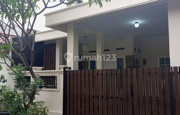 Rumah Siap Huni Dalam Cluster Di Mahkota Simprug Ciledug 
