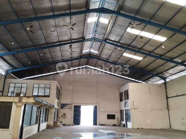 Sewa Gudang 2784 m2, Margomulyo Surimulya, Loading dock, PLN 5500