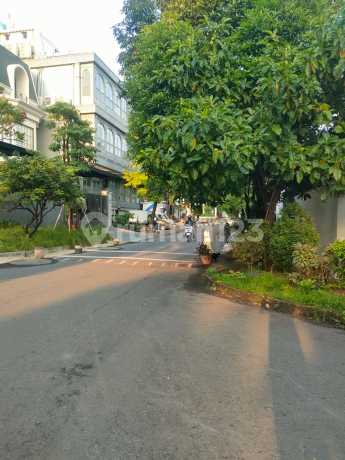 Jual Rumah Mewah. Hook. Kebayoran Baru . 3 Lt. Siap Huni Jual Rumah Mewah. Hook. Kebayoran Baru . 3 Lt. Siap Huni