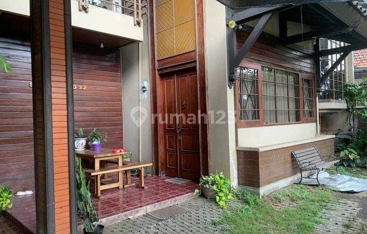 Rumah Besar Terawat Strategis di Salendro Turangga Bandung