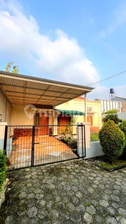 Dijual Rumah Graha Raya Di Lahan 180 Meter. Banyak Ruang Terbuka. Dijual Rumah Graha Raya Di Lahan 180 Meter. Banyak Ruang Terbuka.