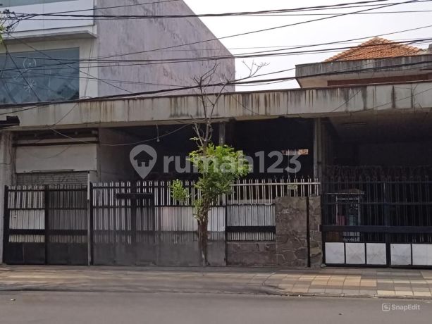 Jual Rumah Parkiran Besar Pinggir Jalan Raya Bratang Binangun