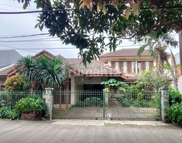 Rumah 2 Lantai Luas Tanah 200m² Proses Lelang Lingkungan Nyaman