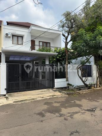 Rumah Modern Minimalis Harga Dibawah Pasaran, Halaman Depan Belakang di Dalam Perumahan Besar Dekat Lapangan Golf Dekat ke Jakarta Selatan