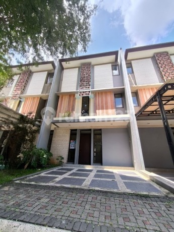 Jual Rugi ! Rumah 3 Lantai Regentown The Eminent Bsd City Tangerang