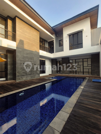 Rumah Mewah Emerald Cove Bangunan Mandiri Gading Serpong