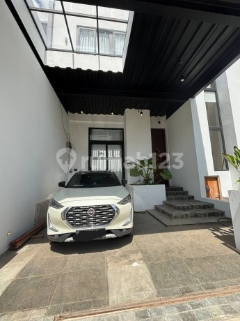 Villa Ala Bali di Tengah Kota? Yuk Lihat Rumah Cantik Ini di Graha Cinere!