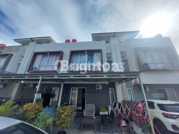 DIJUAL RUMAH 3 LANTAI DI GREEN VALLEY BALIKPAPAN 