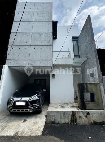 Dijual Rumah 2 Lantai Semi Furnish Graha Bunga, Graha Bintaro