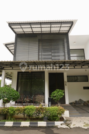 Dijual Rumah Siap Huni di Greenwoods Townhouse Ciputat Timur
