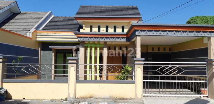 Dijual Rumah Graha Trunojoyo (Dekat alun alun Sidoarjo) Minimalis Terawat Dijual Rumah Graha Trunojoyo (Dekat alun alun Sidoarjo) Minimalis Terawat