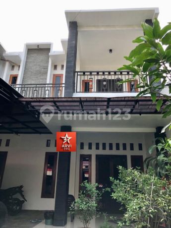 Dijual Rumah Semi Furnished, 2 Lantai, Bebas Banjir Di Pondok Timur Indah Bekasi Timur