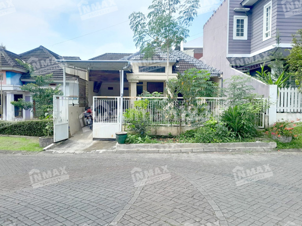 Rumah Bagus 3 Kamar Sudah SHM Daerah Joyo Grand di Perum Villa Bukit Tidar, Sukun, Malang