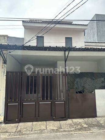JUAL BU Rumah 3 Lantai Terenovasi di Poris Indah Cipondoh JUAL BU Rumah 3 Lantai Terenovasi di Poris Indah Cipondoh