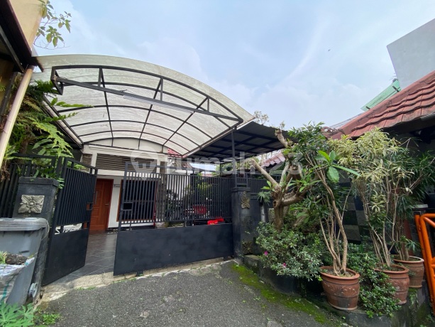 Rumah Nyaman Dan Asri Dalam Komplek Pakusarakan.