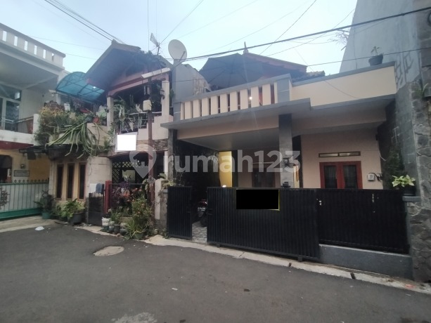 Rumah 2 Lantai Dalam Komplek Cihanjuang Dekat Pemkot Cimahi