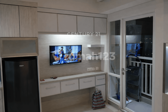 Lt10 Apartment with Mount Merapi View Only 5 Minutes to UGM Lt10 Apartment with Mount Merapi View Only 5 Minutes to UGM