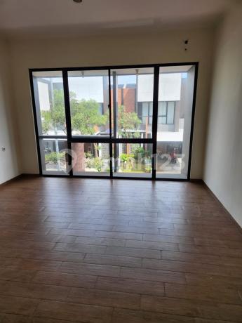 Dijual rumah 2 lantai Suvarna sutra cikupa Dijual rumah 2 lantai Suvarna sutra cikupa