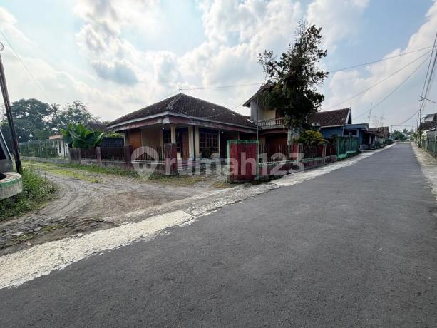 1,8Jt/M Tanah Jogja Dekat Jl. Jogja-Magelang 8 Menit Sch Mall 1,8Jt/M Tanah Jogja Dekat Jl. Jogja-Magelang 8 Menit Sch Mall