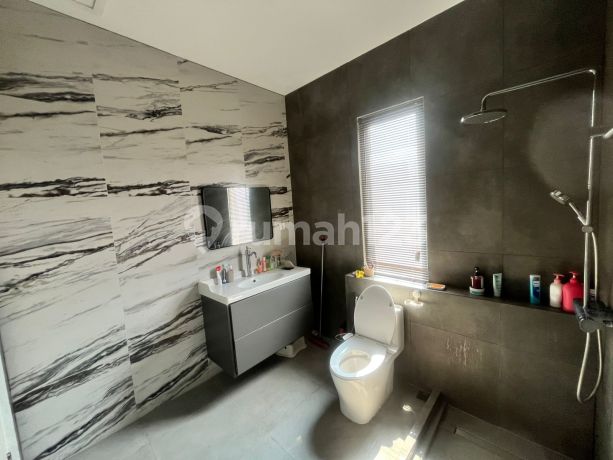 KEBAYORAN VILLAGE HOUSE CORNER SPACIOUS GARDEN READY TO OCCUPY - BINTARO SECTOR 7