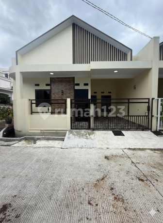 Rumah Hook Siap Huni di Komplek Setia Bina Sarana (73647 Lan)