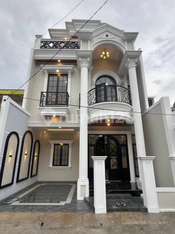 Luxury 3-Story House in Pancoran Mas Housing Complex Luxury 3-Story House in Pancoran Mas Housing Complex