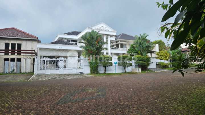Luxury Downtown Bogor House with Swimming Pool Lowest Price Luxury Downtown Bogor House with Swimming Pool Lowest Price