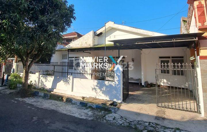 Rumah Kawasan Kampus di Jl Tata Surya Malang