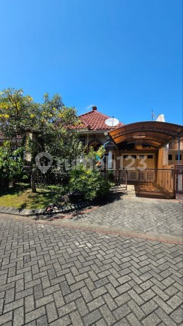Well-Maintained House, Land Included, at Istana Dieng Malang Well-Maintained House, Land Included, at Istana Dieng Malang
