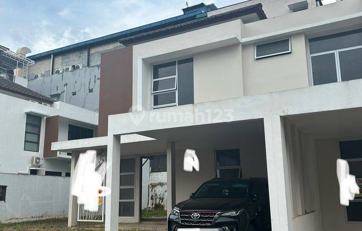 Rumah Hook Tengah 2 Lantai Di Grand Orchid
