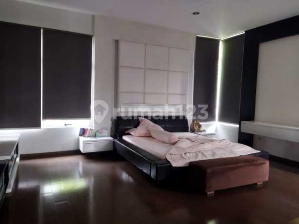 Dijual Rumah Mewah 2,5 Lantai di Taman Telaga Golf, Bsd City