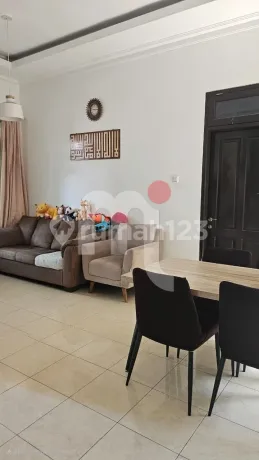 Dijual Rumah SHM 2 Lantai di Mega Residence