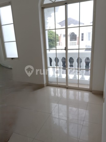 Turun Harga! Dari 4,7 Menjadi 4,5M Rumah 2 Lantai Glc Cluster Eropa - 3+1 KT, SHM, Harga Nego!