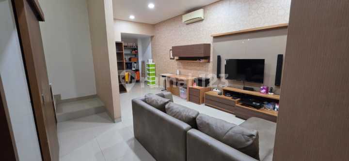 Rumah Mewah 4 Lantai Furnished di Grand Puri Grisenda Kapuk - Siap Huni & Strategis Rumah Mewah 4 Lantai Furnished di Grand Puri Grisenda Kapuk - Siap Huni & Strategis