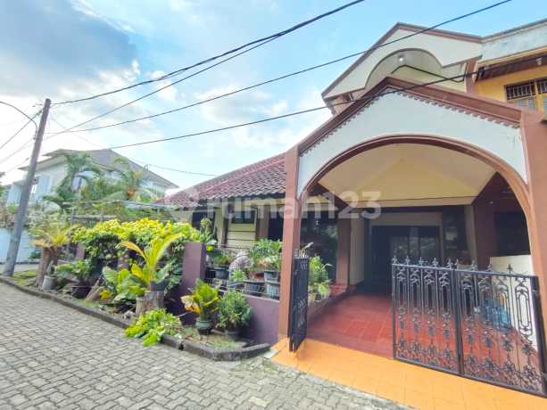 Corner House with a strategic location and comfort in Villa Gunung Lestari Ciputat Corner House with a strategic location and comfort in Villa Gunung Lestari Ciputat