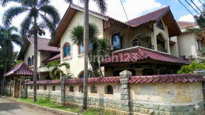 Sturdy House, Spacious and Beautiful Yard in Depok