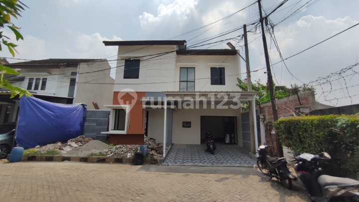 Rumah Baru Renovasi, Bebas Banjir, Lokasi strategis dekat ST. Pondok Ranji. Rumah Baru Renovasi, Bebas Banjir, Lokasi strategis dekat ST. Pondok Ranji.