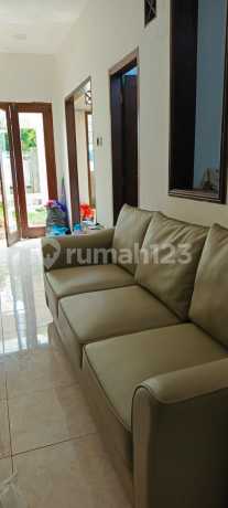 For Sale 2 Floors Ready to Use, Wide Street Can Fit 4 Cars in Bintaro, South Tangerang