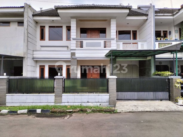 Well-Maintained 2-Story House in Waas, Batununggal, Buah Batu, Bandung Well-Maintained 2-Story House in Waas, Batununggal, Buah Batu, Bandung