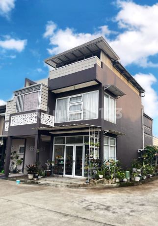 Asri 3-Story Hook House at Buah Batu Square Bandung Near the Toll Road Asri 3-Story Hook House at Buah Batu Square Bandung Near the Toll Road