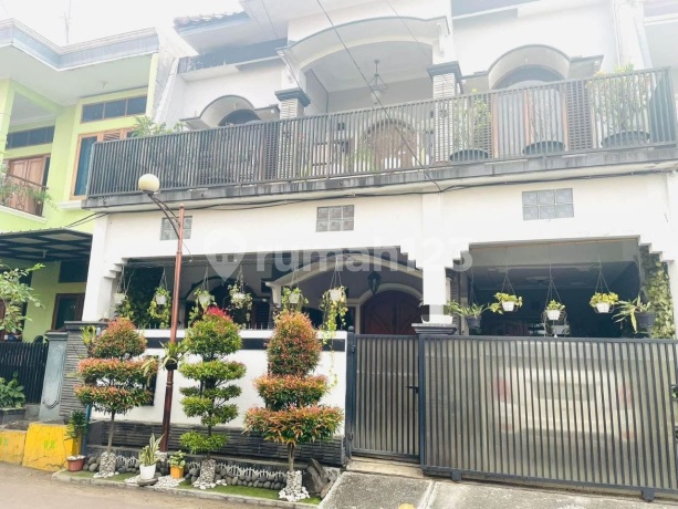 Rumah Bagus Siap Huni 3 Lantai di Kiara Sari Asri di Buah Batu