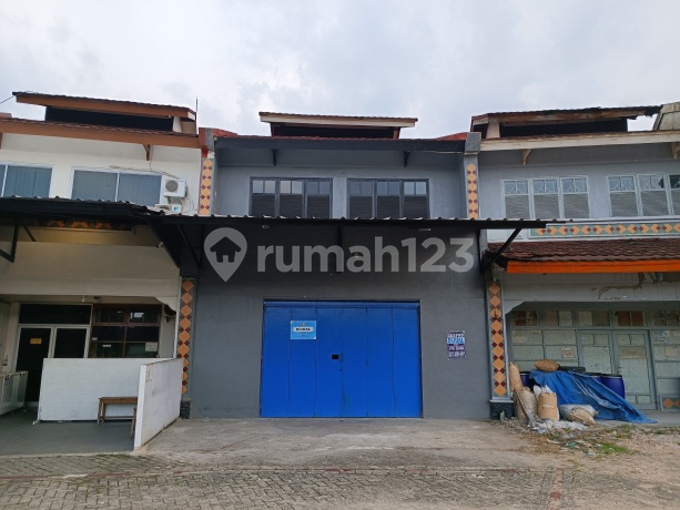 2-Story Shop House, Land Area 140m2, Building Area 176m2, Front and Back Door, Good Condition 2-Story Shop House, Land Area 140m2, Building Area 176m2, Front and Back Door, Good Condition