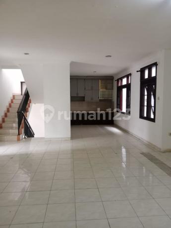 Dijual Rumah Di Gading Pelangi Utama, Siap Huni, 200m, 3 Lantai, Shm Bagus, Bbs Banjir, Lokasi Strategis