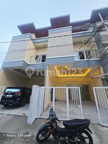 Rumah BARU di Harapan Indah TURUN HARGA 13623 FD Rumah BARU di Harapan Indah TURUN HARGA 13623 FD