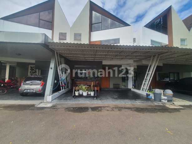 Rumah Dalam Cluster Dekat ke M R T Lebak Bulus
