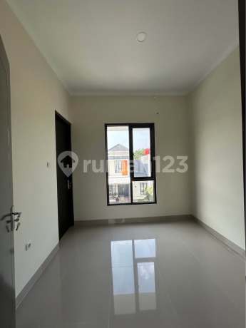 Rumah Mewah 2 Lantai Siap Huni Murah di Emerald Garden Tembalang