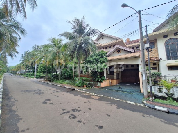 Rumah Mewah di Hoek di Pesona Depok Jarang Ada